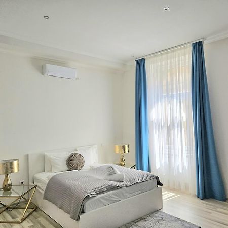 Designer Downtown Gem Apartment Budapest Bagian luar foto