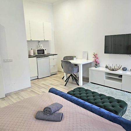 Designer Downtown Gem Apartment Budapest Bagian luar foto