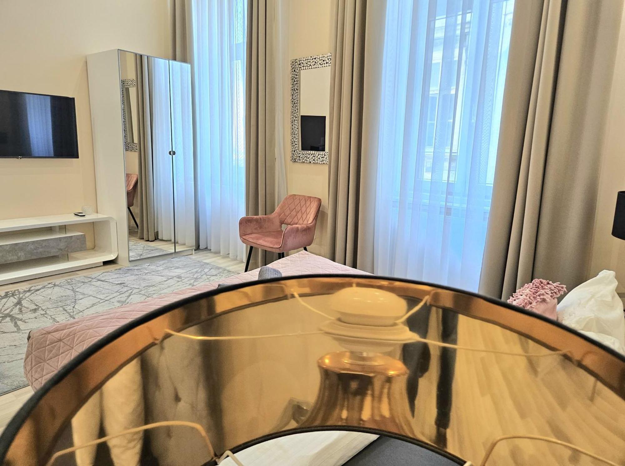 Designer Downtown Gem Apartment Budapest Bagian luar foto