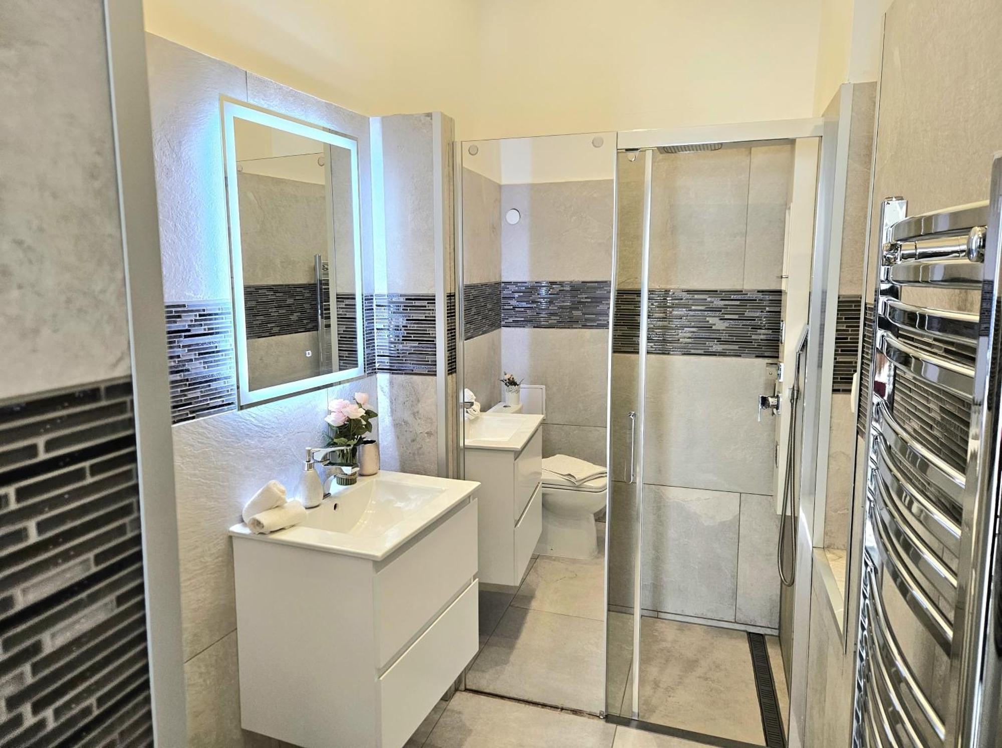 Designer Downtown Gem Apartment Budapest Bagian luar foto