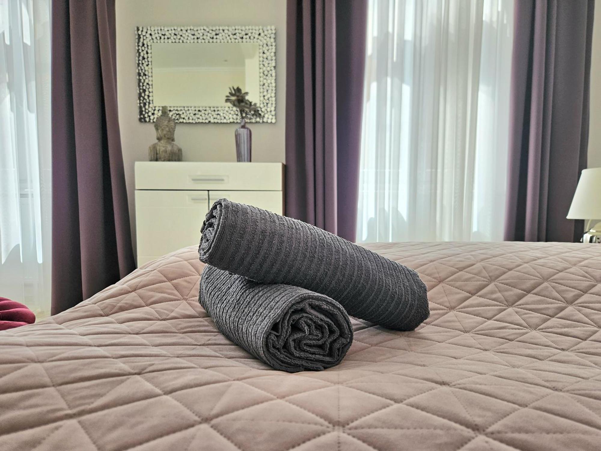 Designer Downtown Gem Apartment Budapest Bagian luar foto