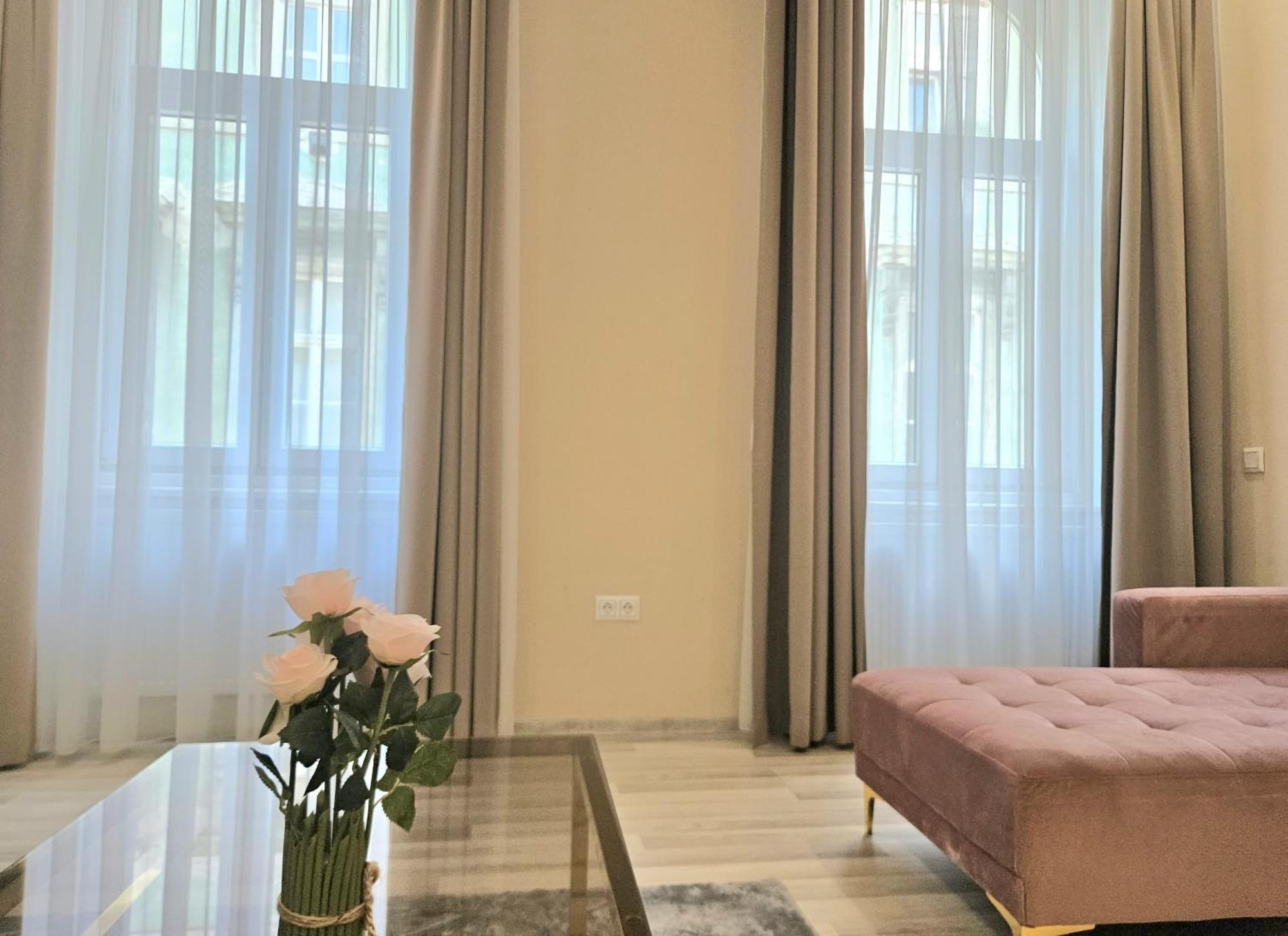 Designer Downtown Gem Apartment Budapest Bagian luar foto