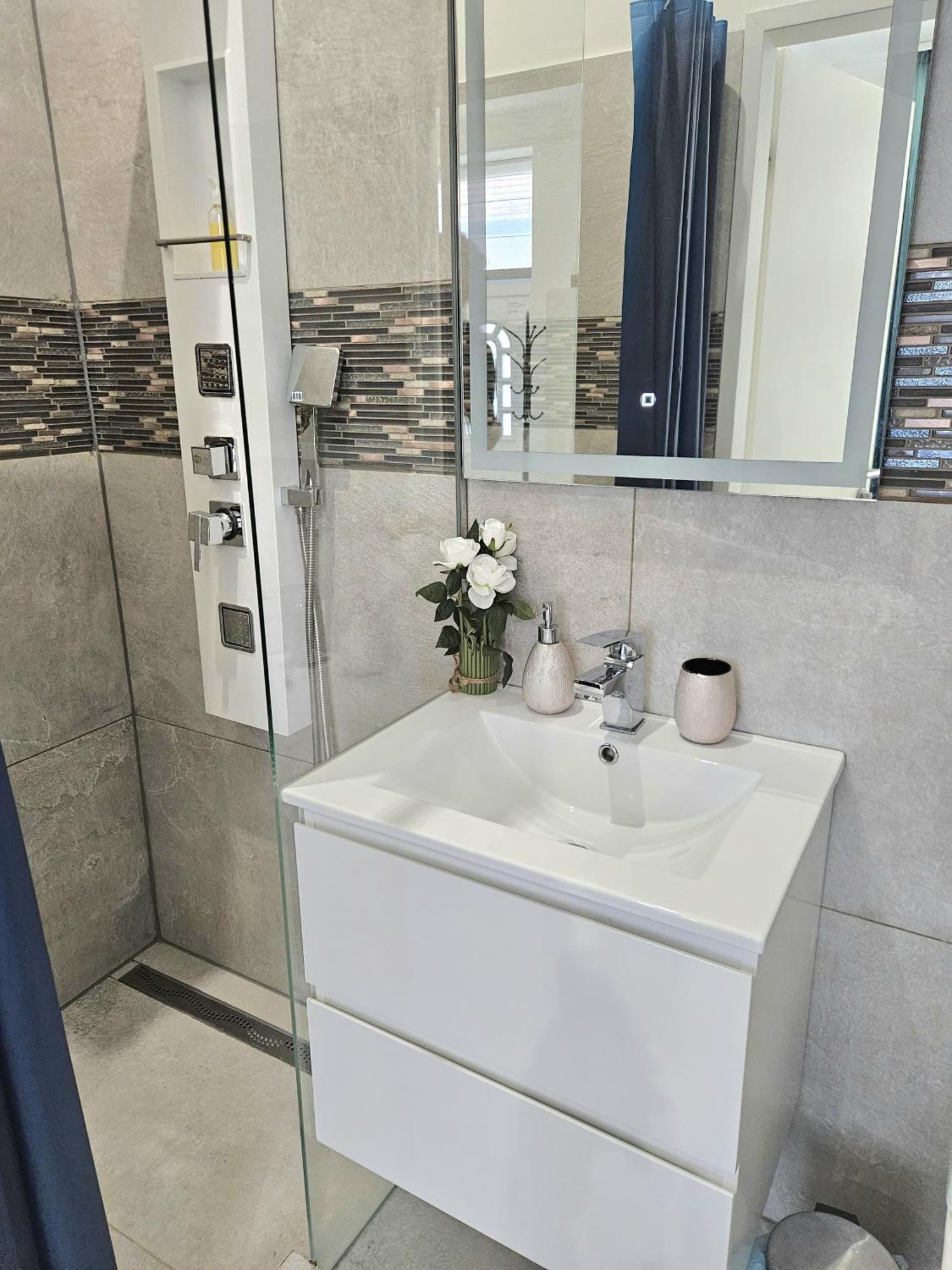 Designer Downtown Gem Apartment Budapest Bagian luar foto
