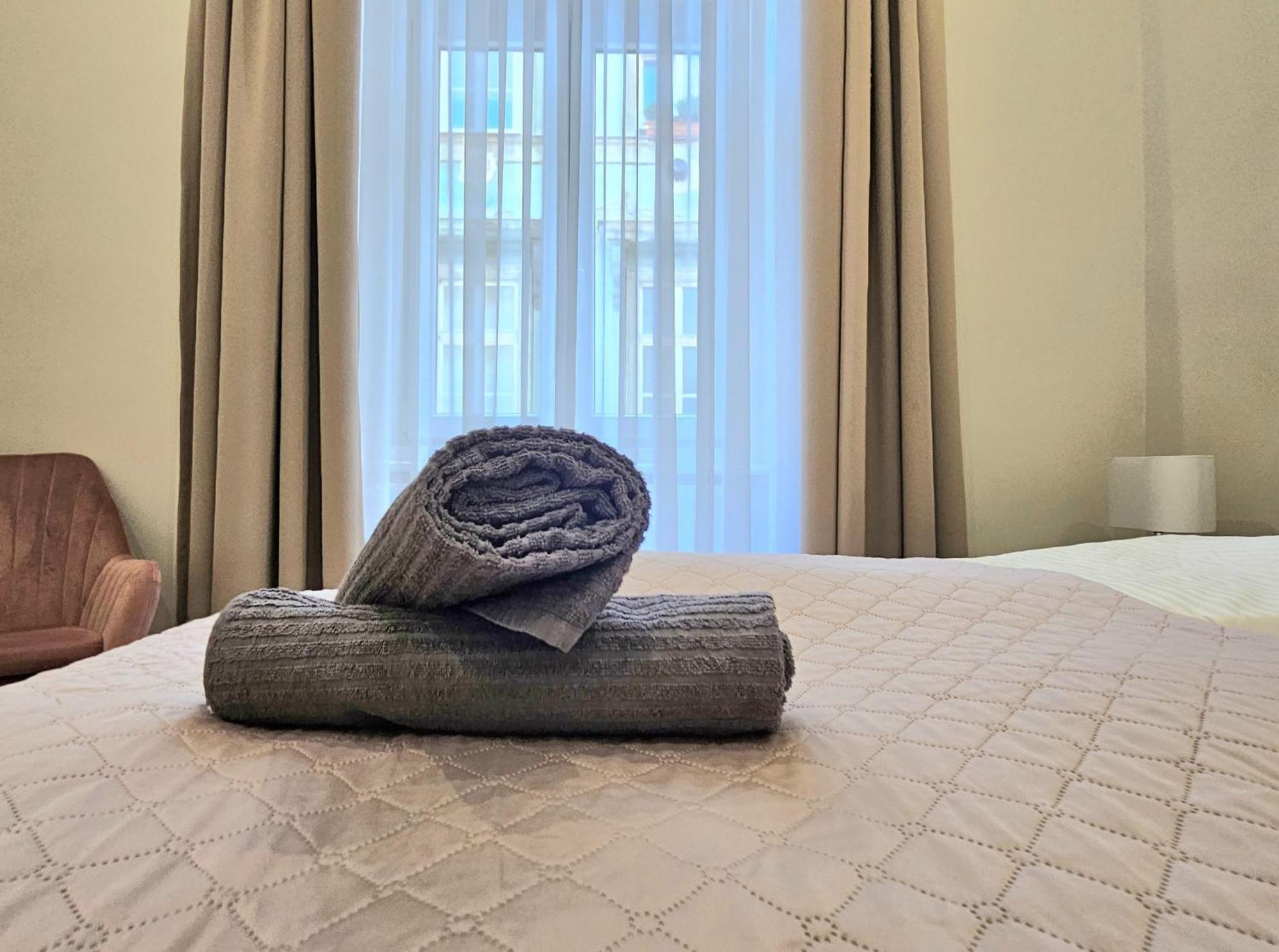 Designer Downtown Gem Apartment Budapest Bagian luar foto