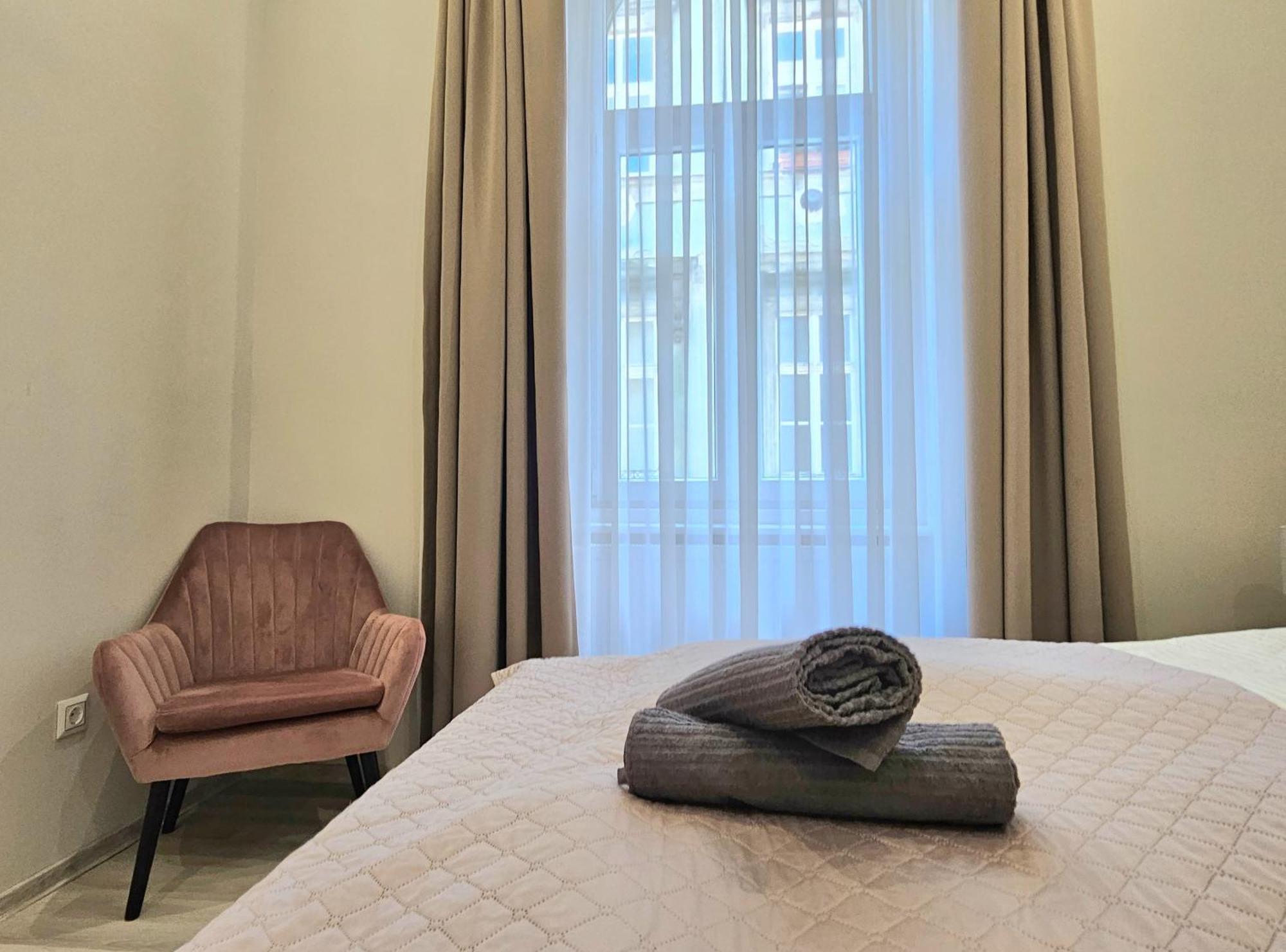 Designer Downtown Gem Apartment Budapest Bagian luar foto
