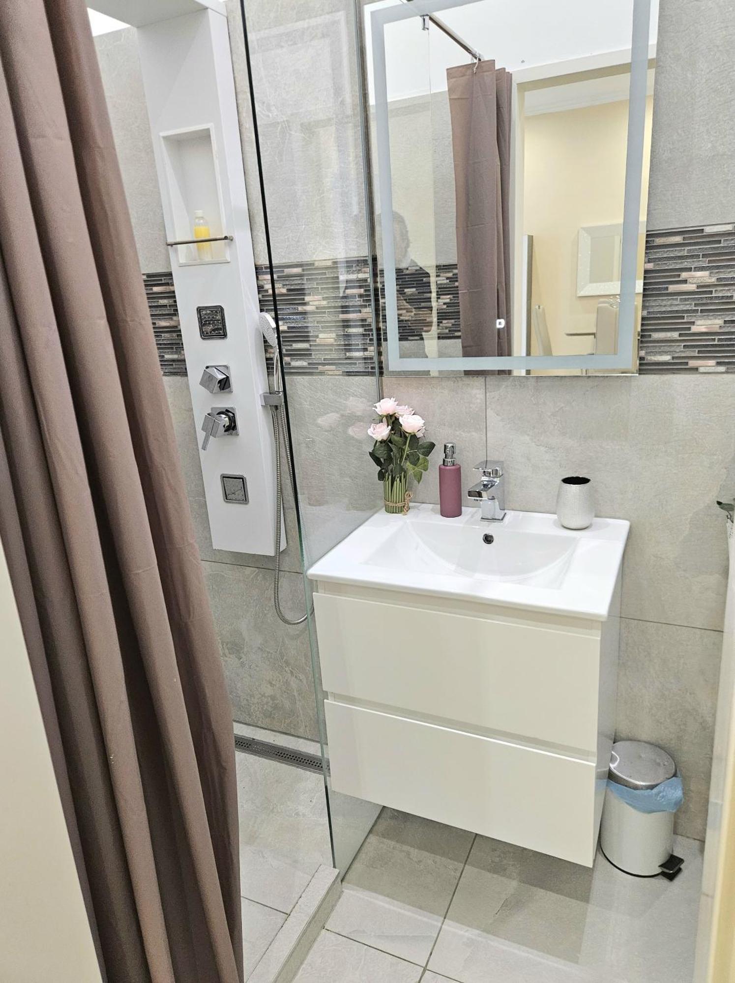 Designer Downtown Gem Apartment Budapest Bagian luar foto