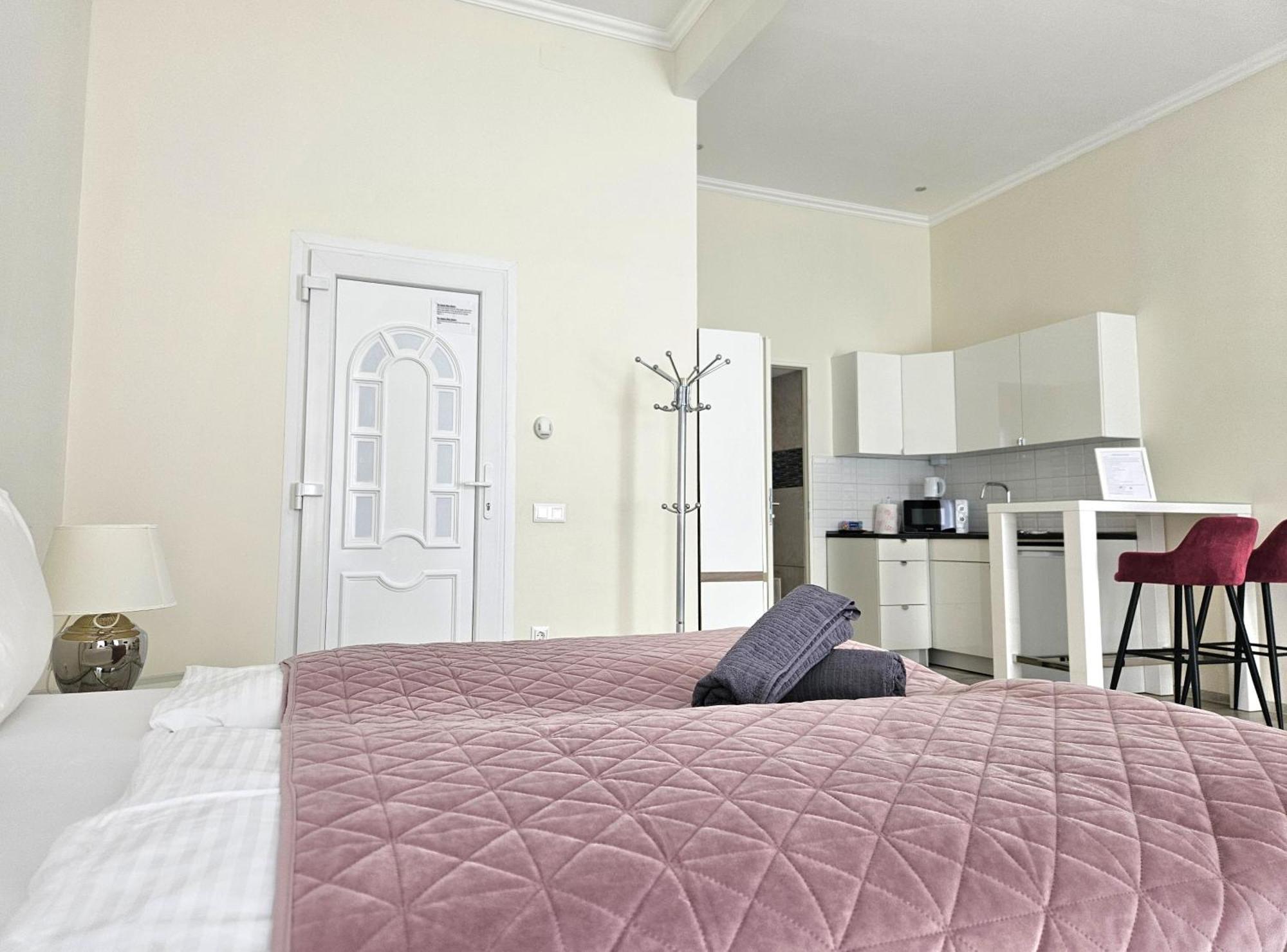 Designer Downtown Gem Apartment Budapest Bagian luar foto