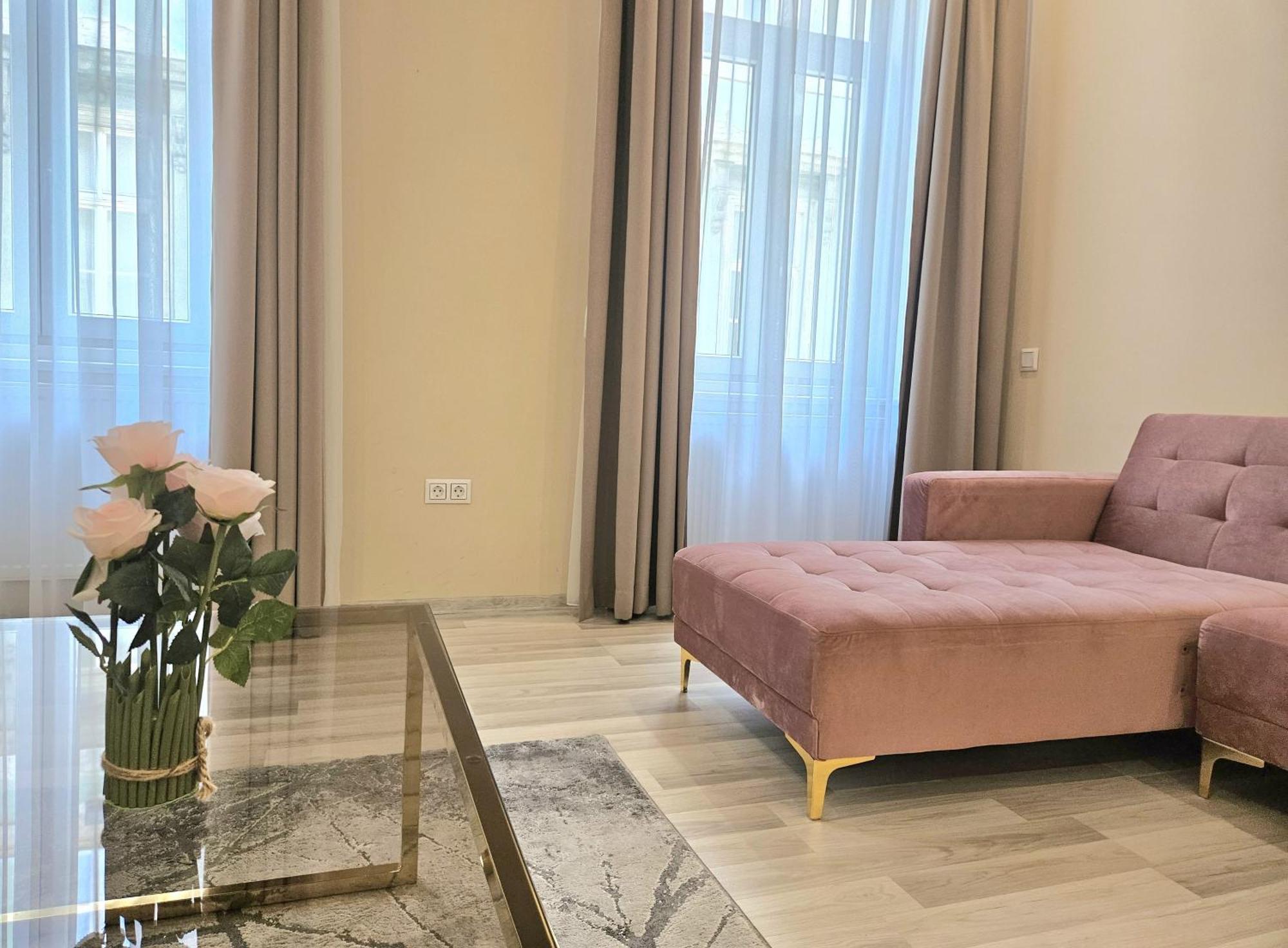 Designer Downtown Gem Apartment Budapest Bagian luar foto